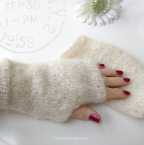 Fun pattern to knit - fingerless gloves #crafts