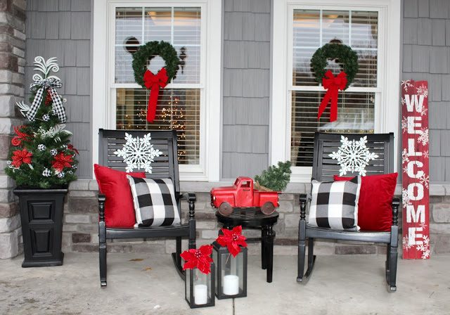 Outdoor Christmas Decor from Living On Cloud Nine