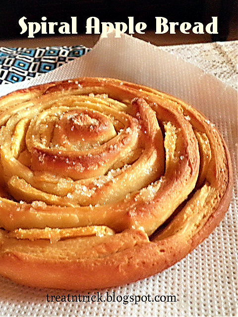 spiral apple bread